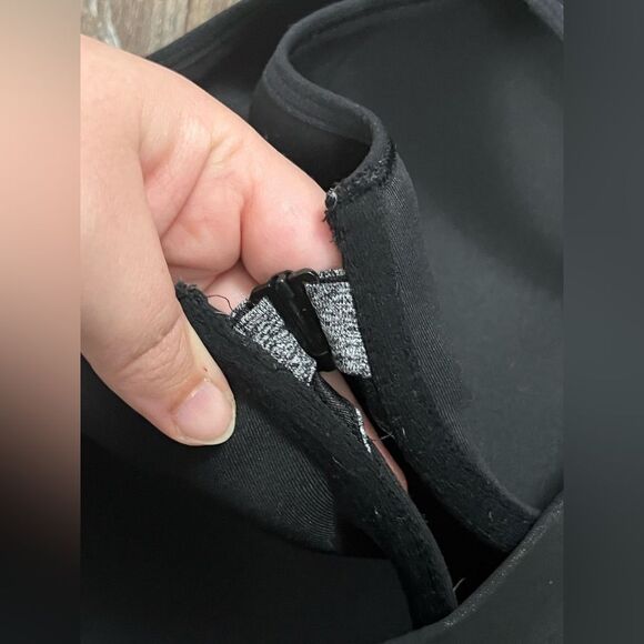 Victoria Secret VSX Knockout Black/Gray Front Zip Padded Sports Bra Size 34DDD - Picture 9 of 10